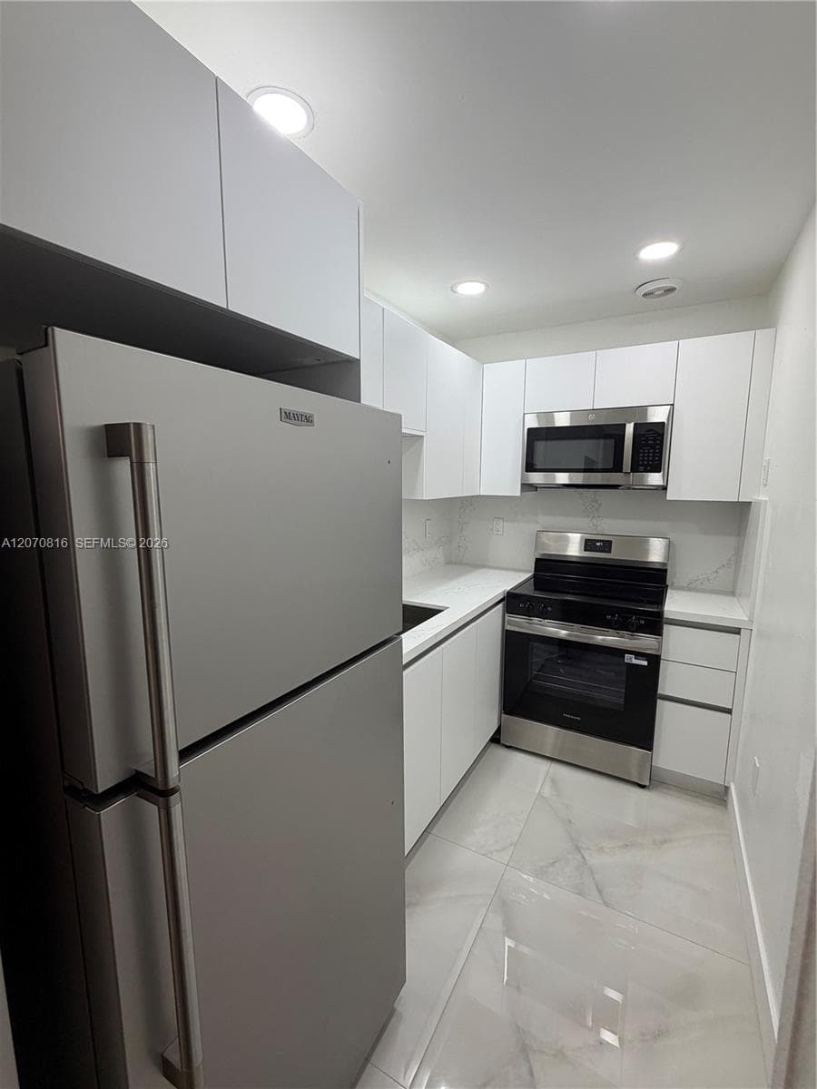 4713 NW 7th St # 409-1, Miami, FL 33126 — zdjęcie 3