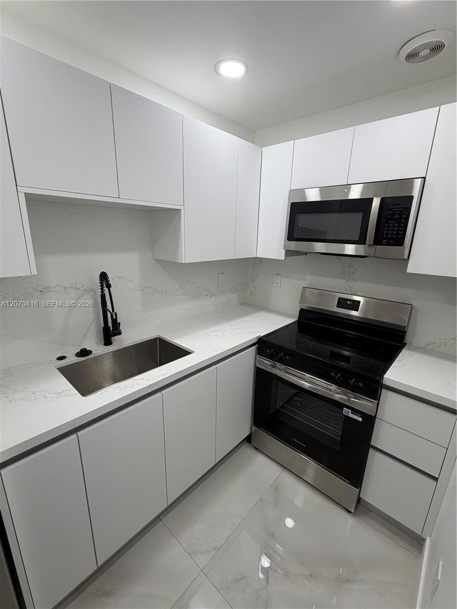 4713 NW 7th St # 409-1, Miami, FL 33126 — zdjęcie 4