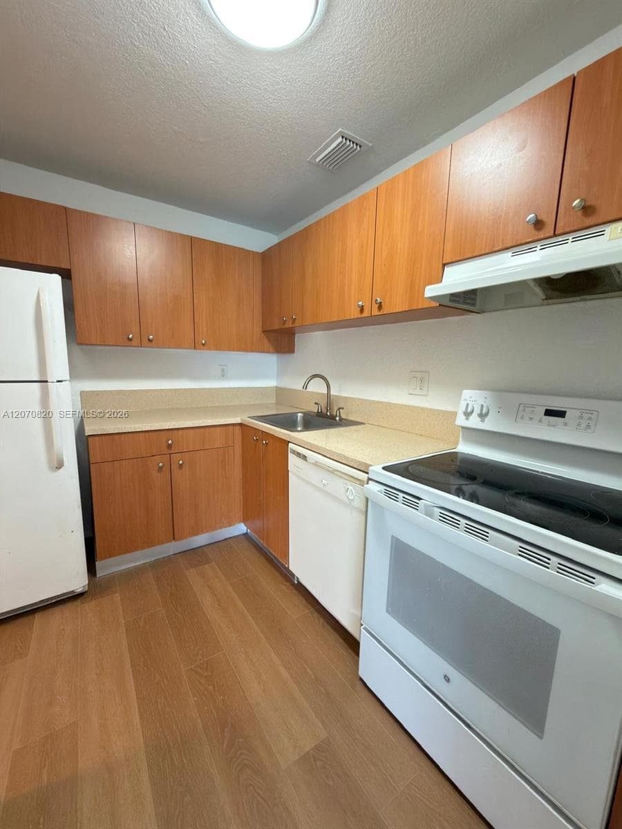 411 Executive Center Dr # 109, West Palm Beach, FL 33401 — zdjęcie 2