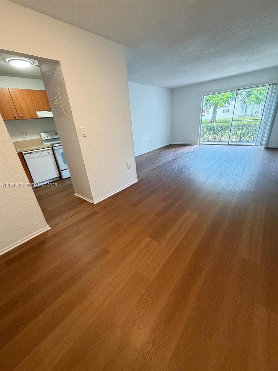 411 Executive Center Dr # 109, West Palm Beach, FL 33401 — zdjęcie 4