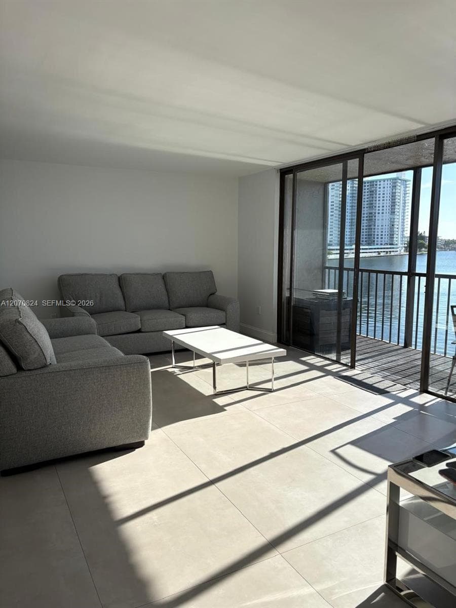 17600 N Bay Rd # N403, Sunny Isles Beach, FL 33160 — zdjęcie 3