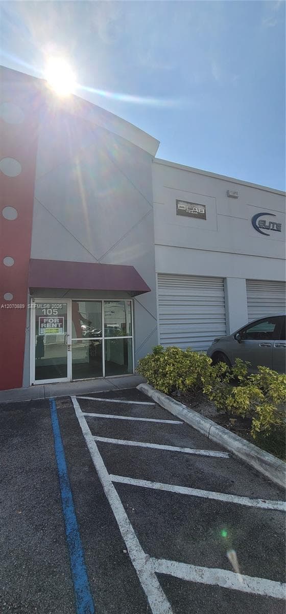 7290 NW 7th St # 105, Miami, FL 33126