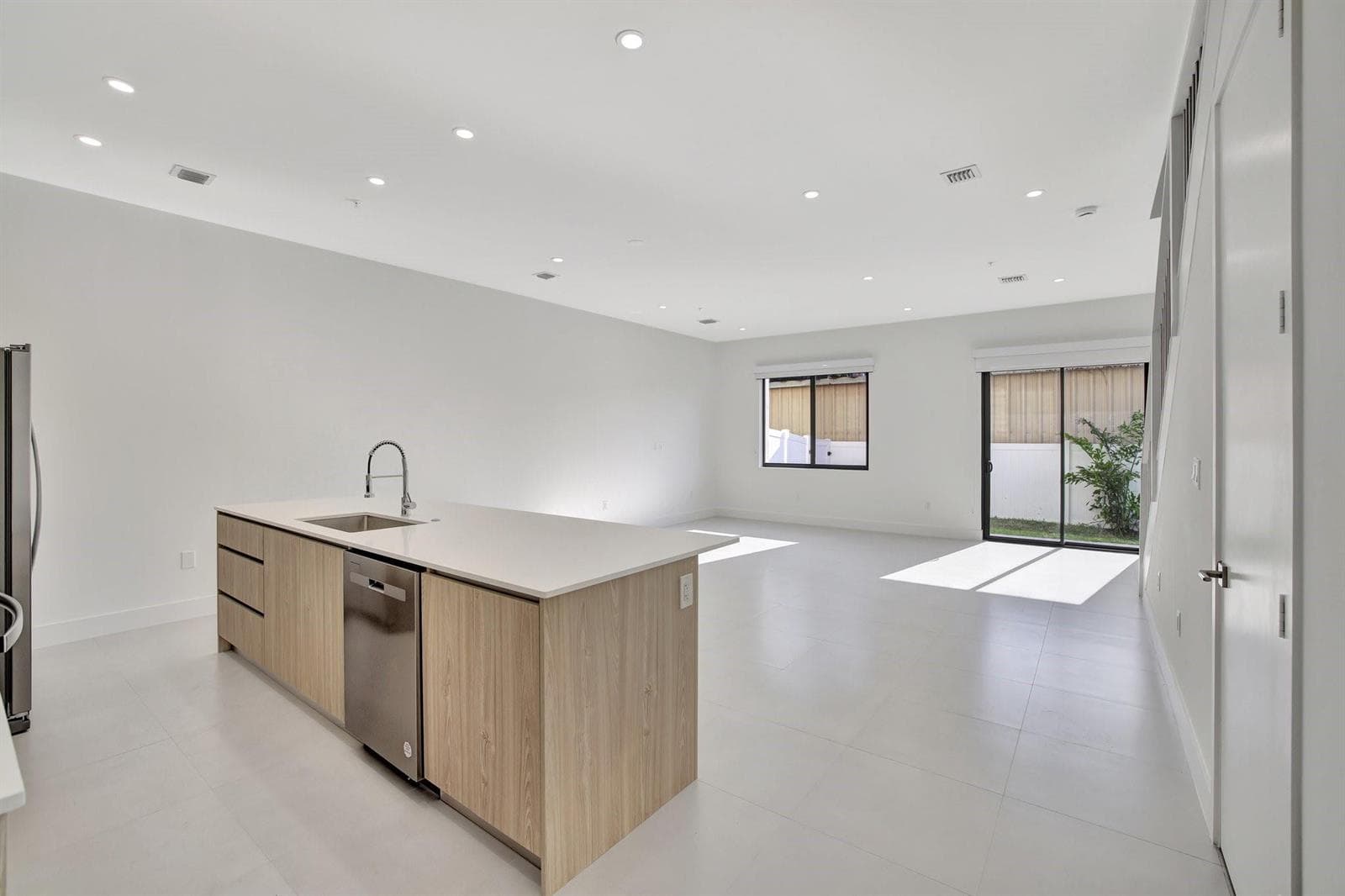 4208 NE 7TH Terrace, Oakland Park, FL 33334 — zdjęcie 2