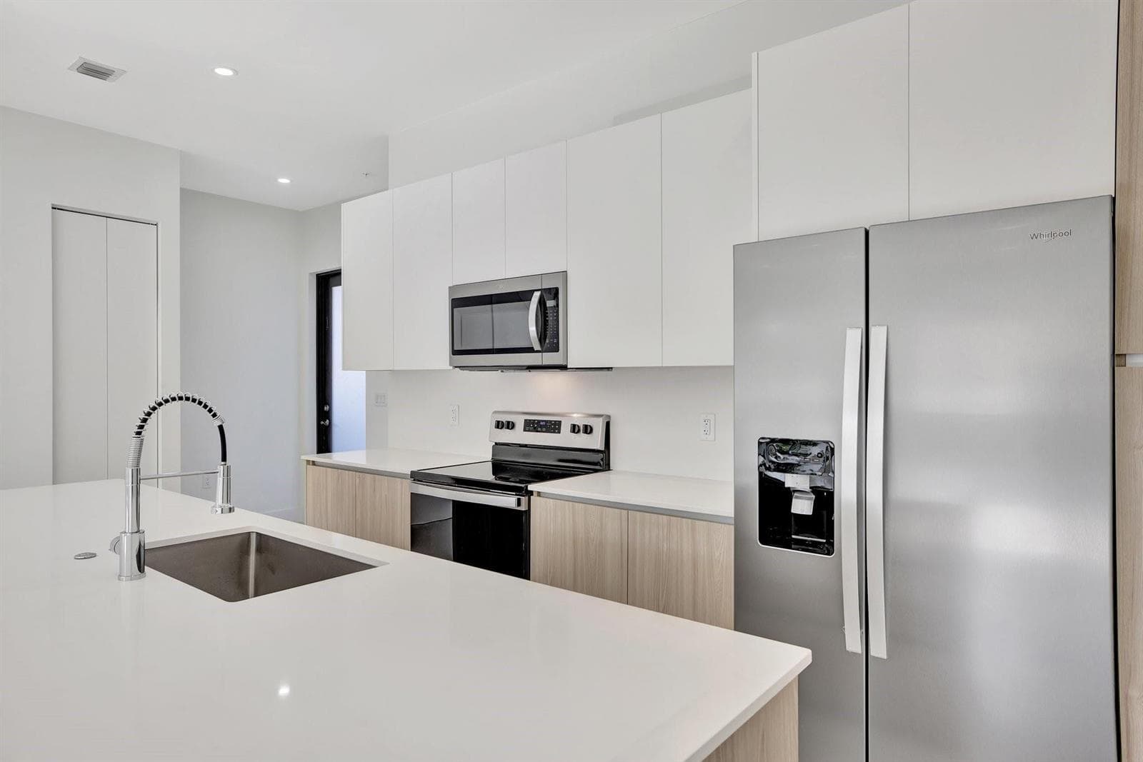 4208 NE 7TH Terrace, Oakland Park, FL 33334 — zdjęcie 3