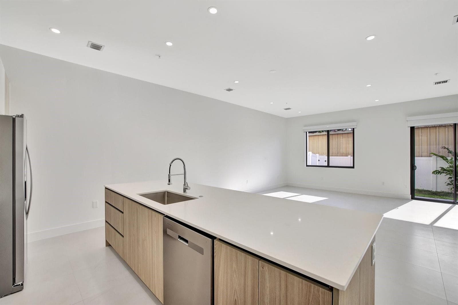 4208 NE 7TH Terrace, Oakland Park, FL 33334 — zdjęcie 5