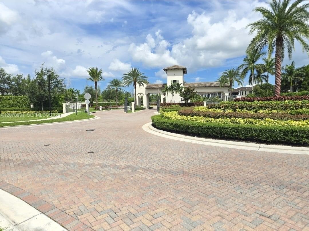 9267 W 34th Ct, Hialeah, FL 33018 — zdjęcie 4
