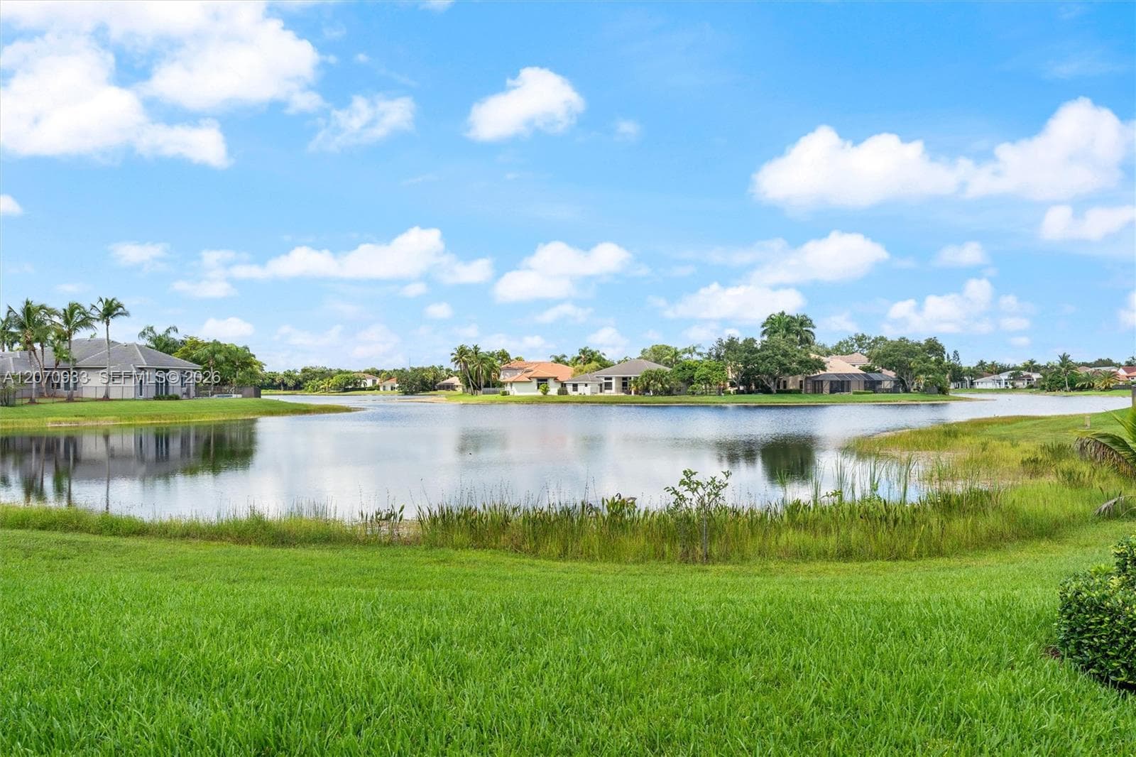 2733 Meadowood Dr, Weston, FL 33332 — zdjęcie 2