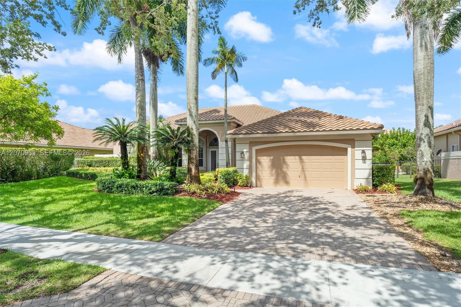 2733 Meadowood Dr, Weston, FL 33332