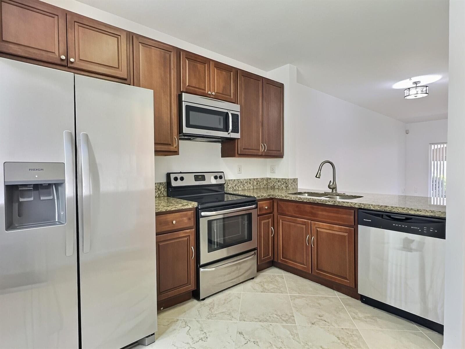 8833 S ISLES Circle # 8833, Tamarac, FL 33321 — zdjęcie 5