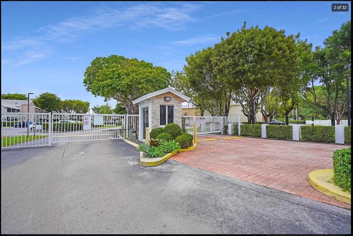 10521 Mahogany Key Cir # 207, Miami, FL 33196 — zdjęcie 3