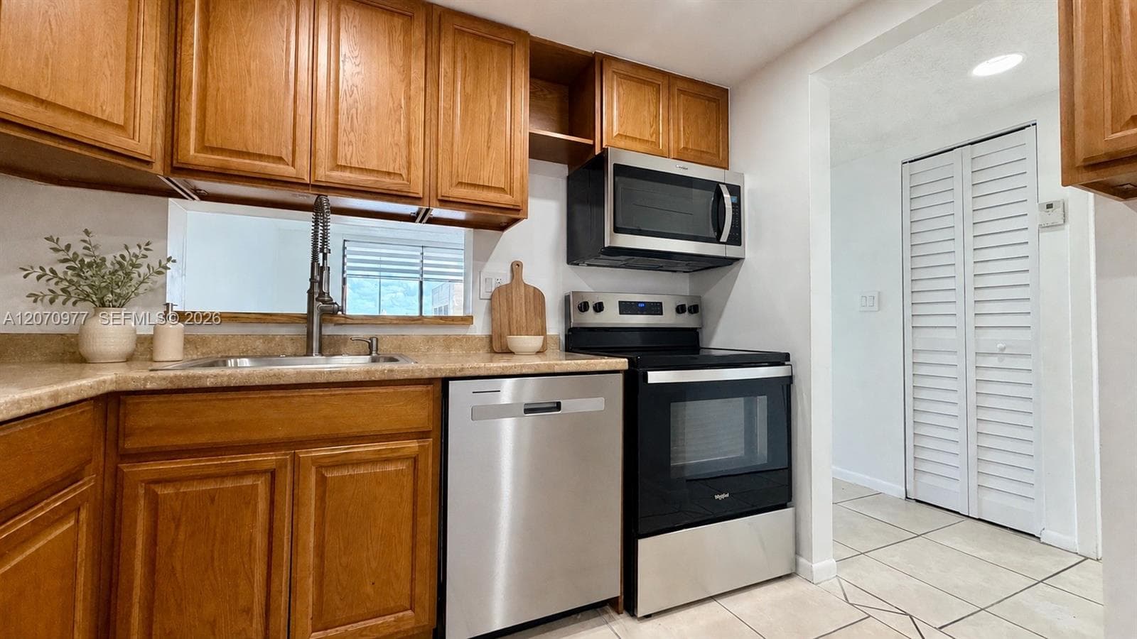 8615 NW 8th St # 421, Miami, FL 33126 — zdjęcie 5