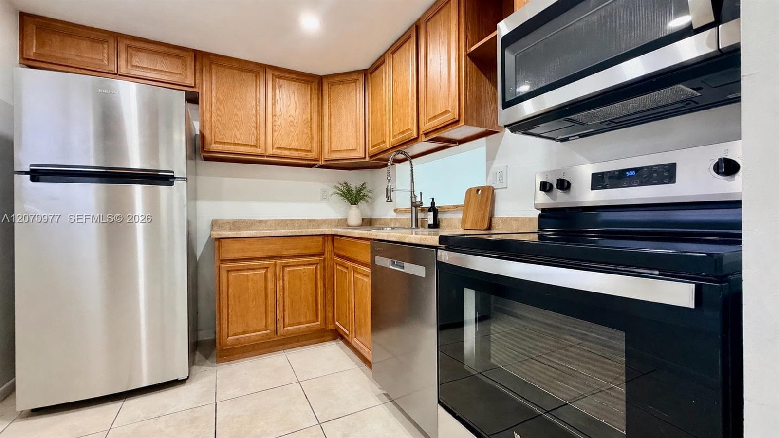 8615 NW 8th St # 421, Miami, FL 33126 — zdjęcie 4