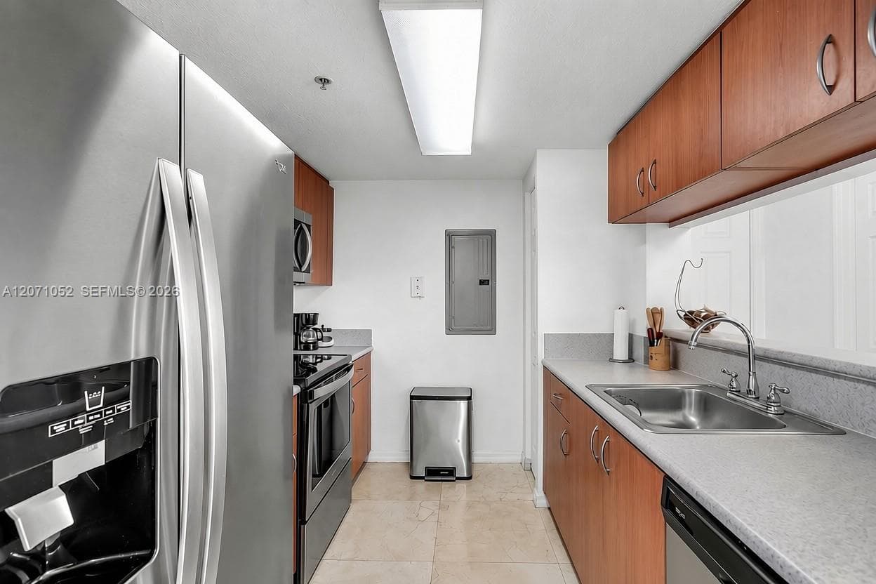 816 NW 11th St # 607, Miami, FL 33136 — zdjęcie 4