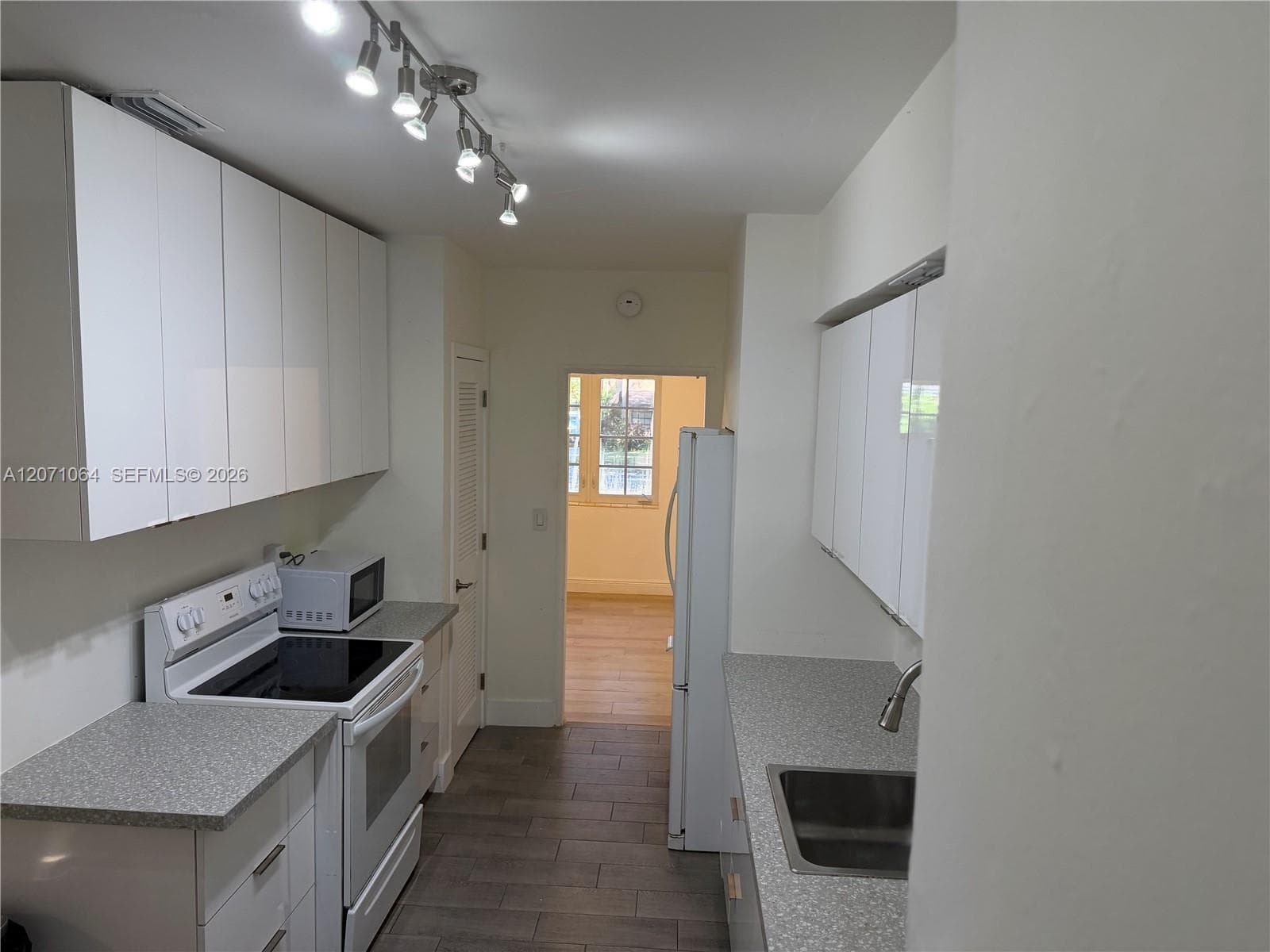 1700 Cortez St, Coral Gables, FL 33134 — zdjęcie 5