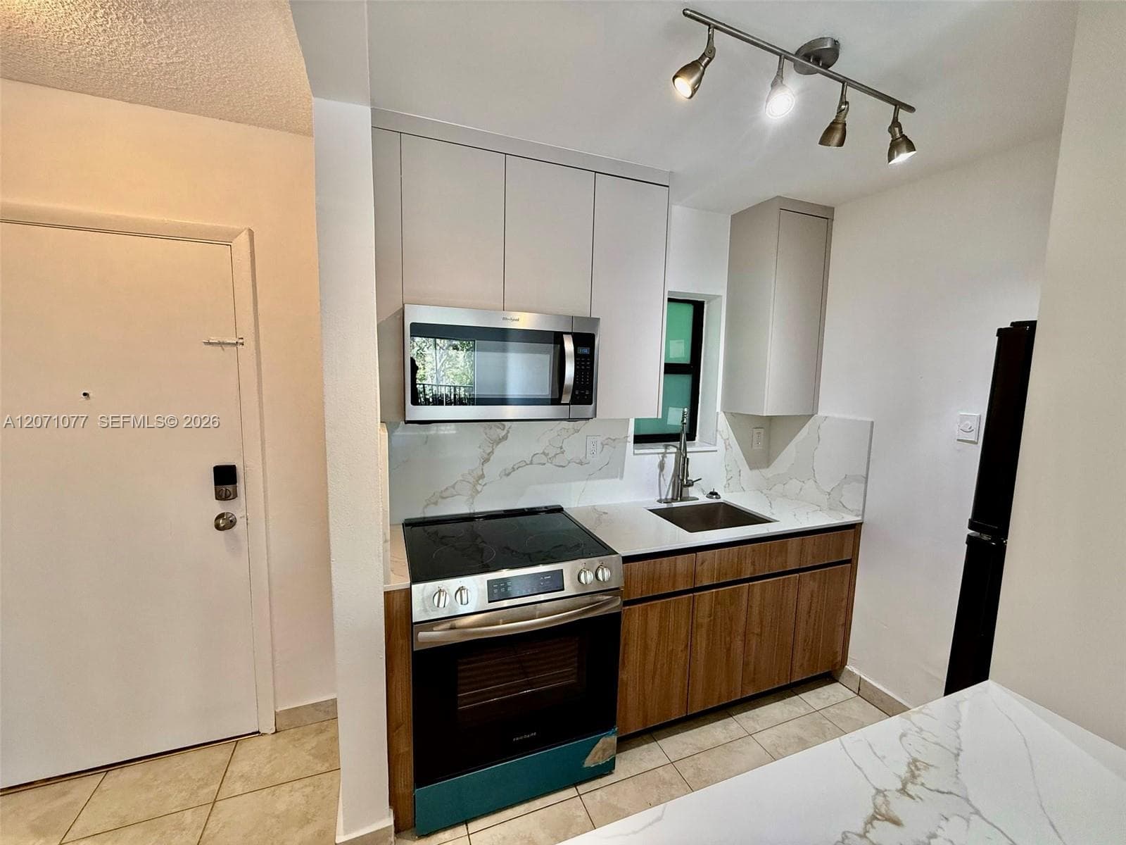 1530 SW 2nd St # 304, Miami, FL 33135 — zdjęcie 3