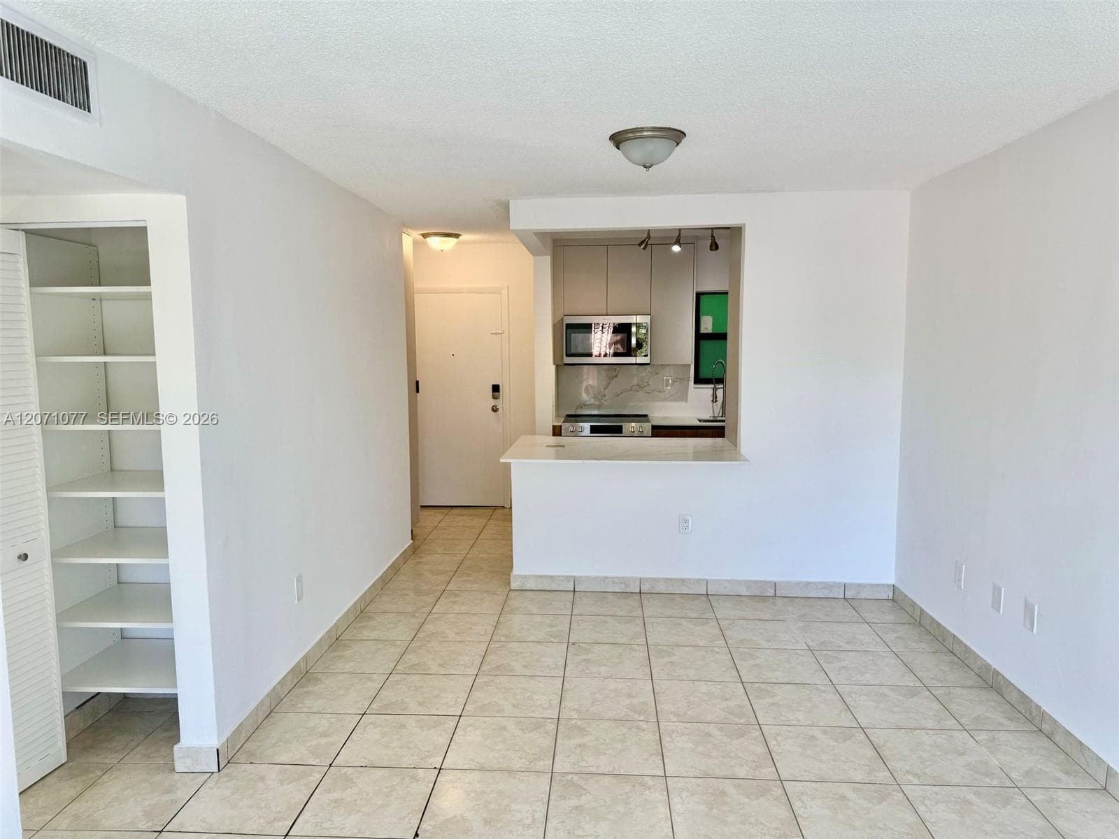 1530 SW 2nd St # 304, Miami, FL 33135 — zdjęcie 5