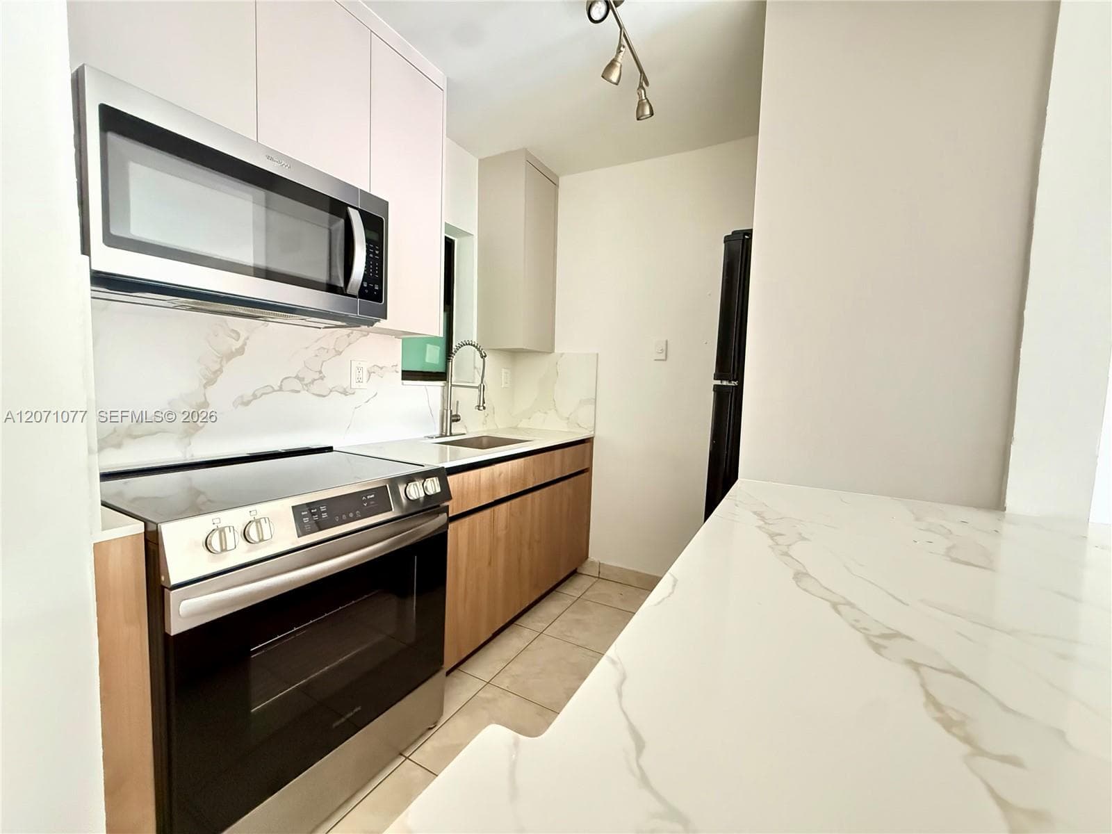 1530 SW 2nd St # 304, Miami, FL 33135 — zdjęcie 4