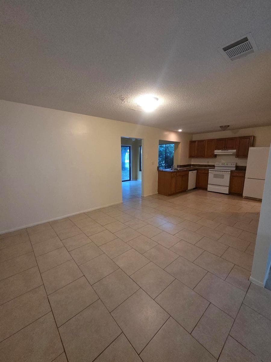 1917 SE Burgundy Lane, Port St. Lucie, FL 34952 — zdjęcie 2