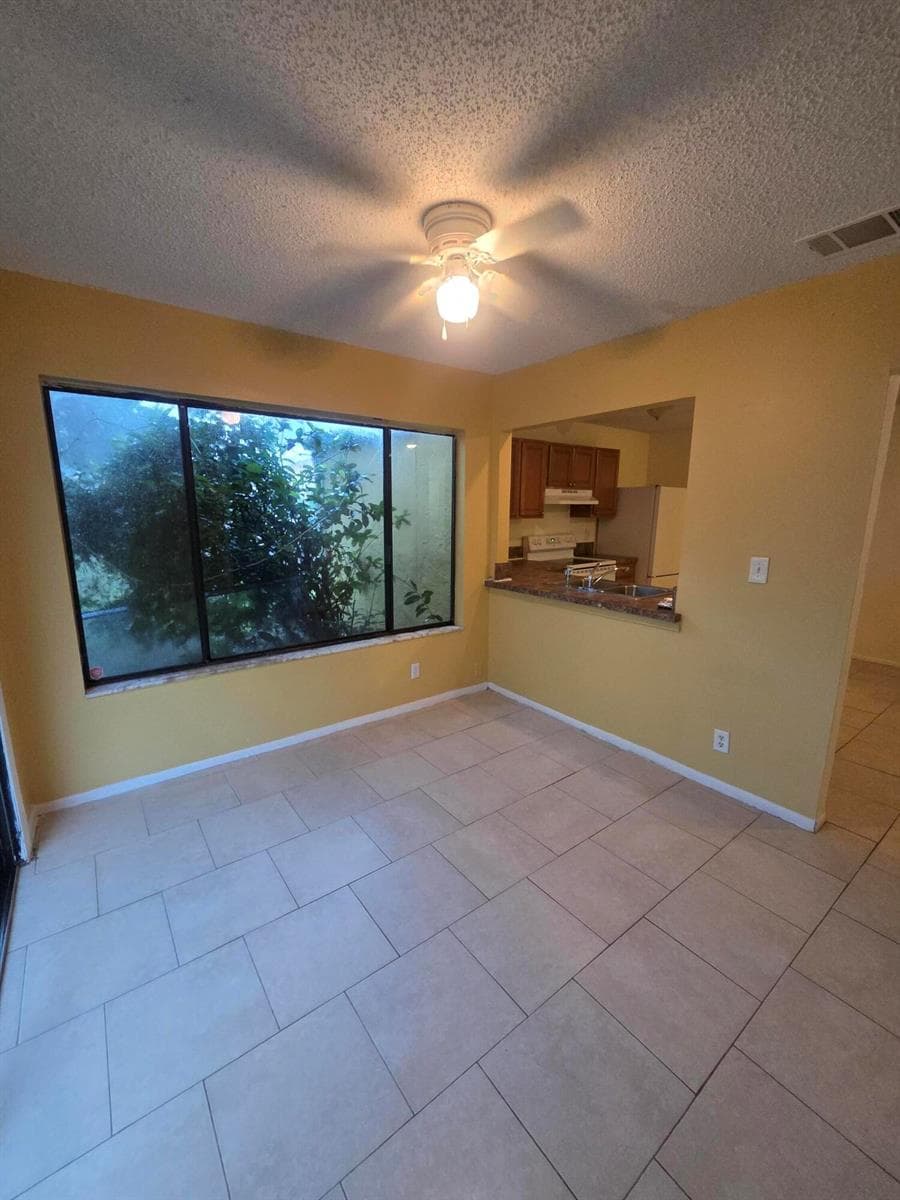 1917 SE Burgundy Lane, Port St. Lucie, FL 34952 — zdjęcie 4