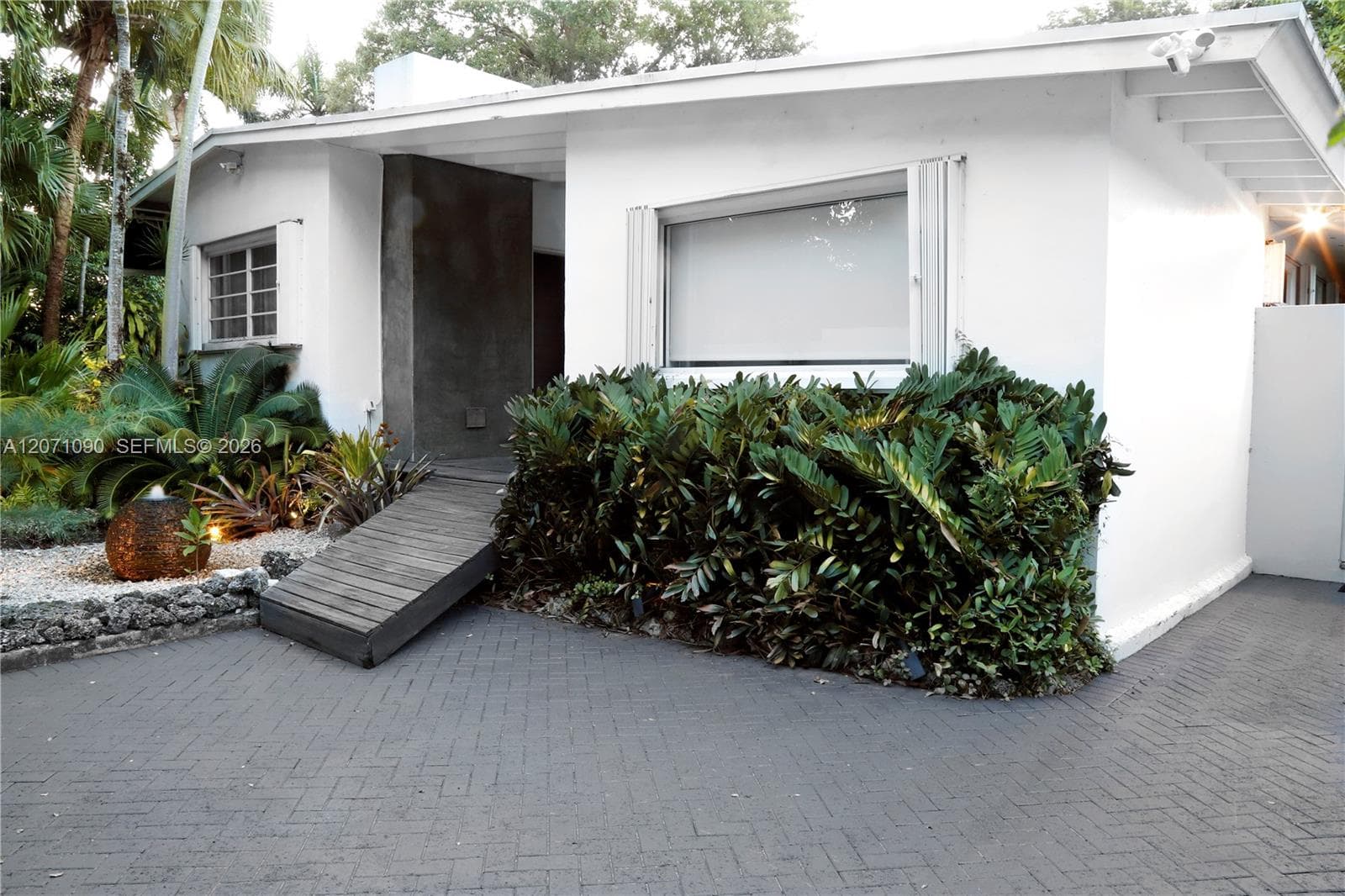 3596 Main Hwy, Miami, FL 33133 — zdjęcie 2