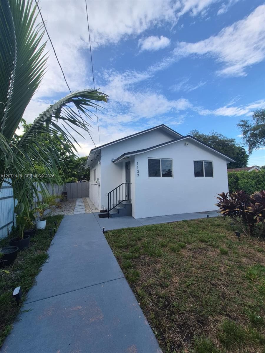 1137 NW 55th St, Miami, FL 33127 — zdjęcie 2