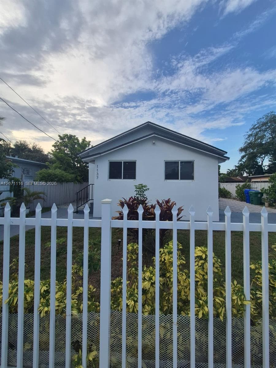 1137 NW 55th St, Miami, FL 33127 — zdjęcie 3