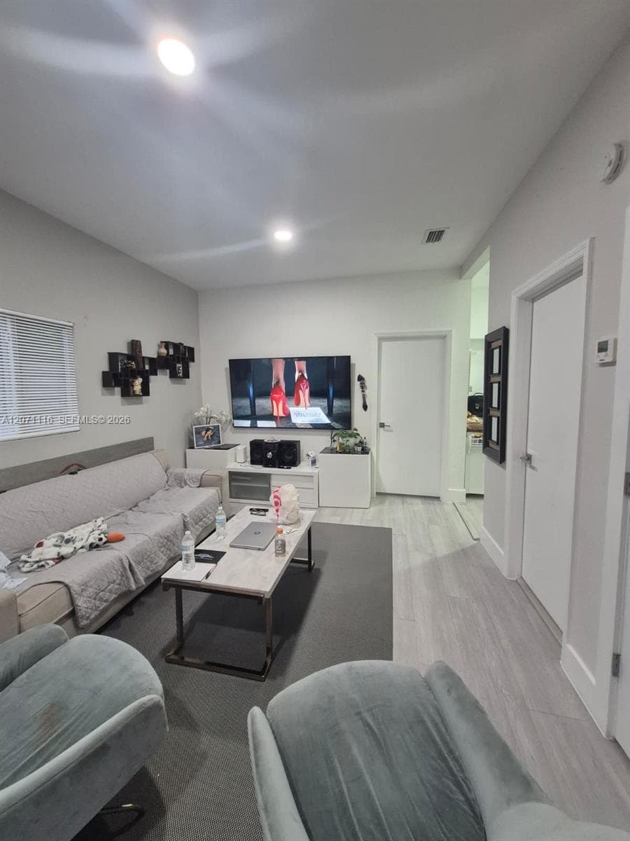 1137 NW 55th St, Miami, FL 33127 — zdjęcie 4