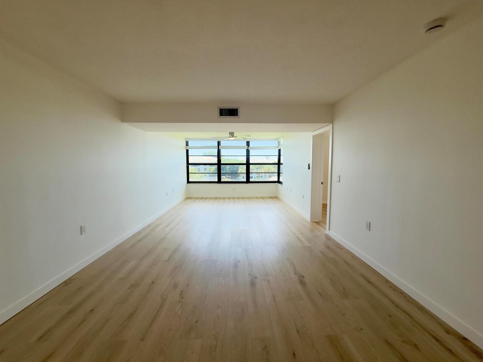 3710 WHITEHALL Drive # 404, West Palm Beach, FL 33401 — zdjęcie 5