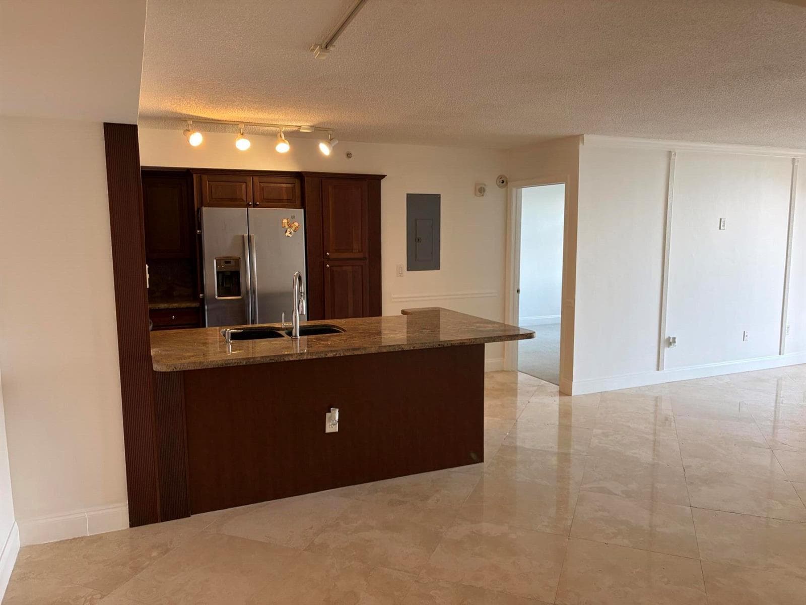 1801 N FLAGLER Drive # 821, West Palm Beach, FL 33407