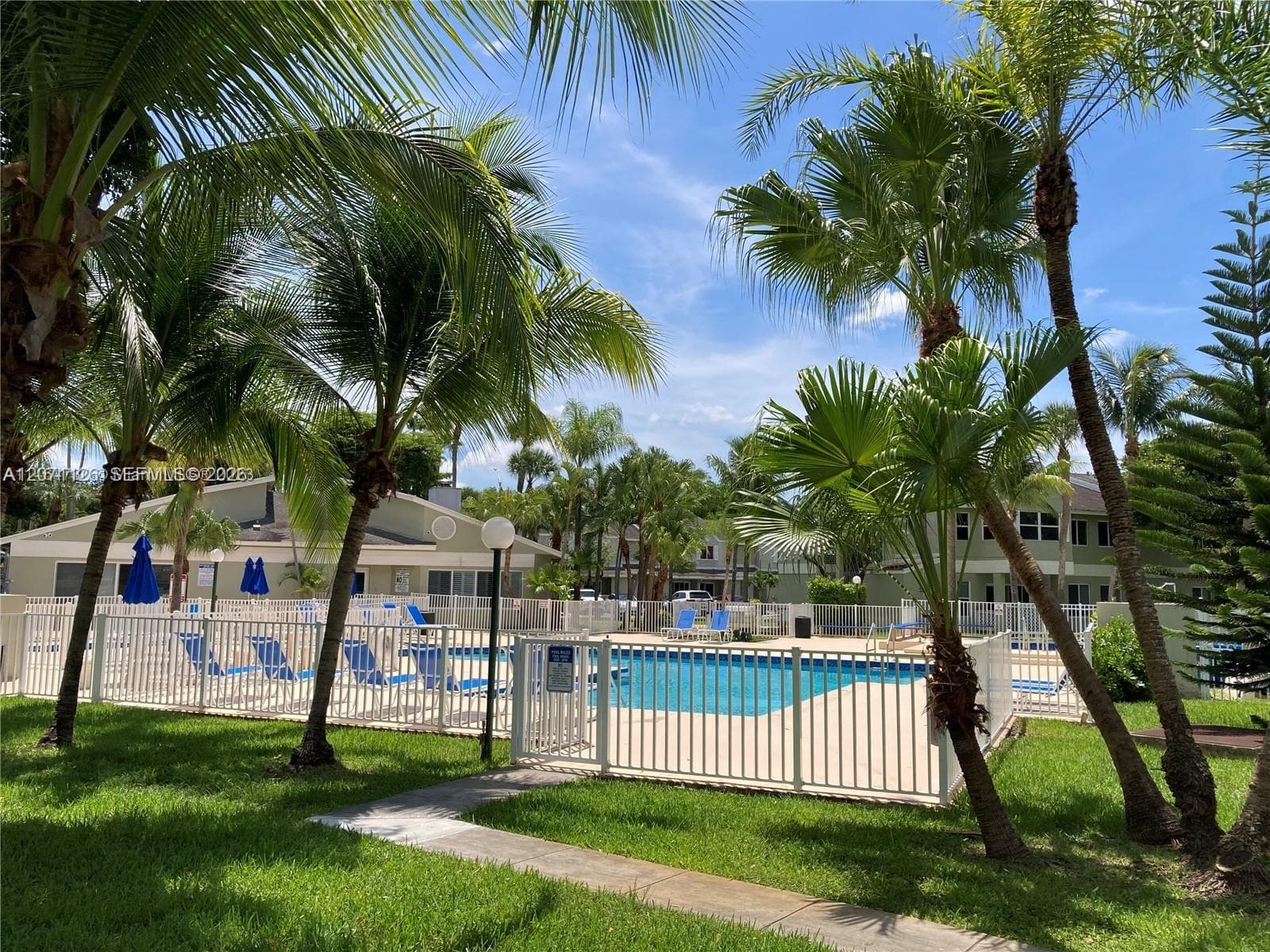 17505 NW 67th Pl # C-11, Hialeah, FL 33015 — zdjęcie 2