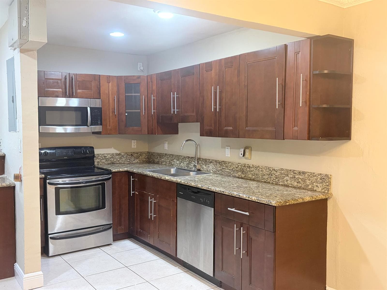 7302 WESTWOOD Drive, Tamarac, FL 33321 — zdjęcie 5