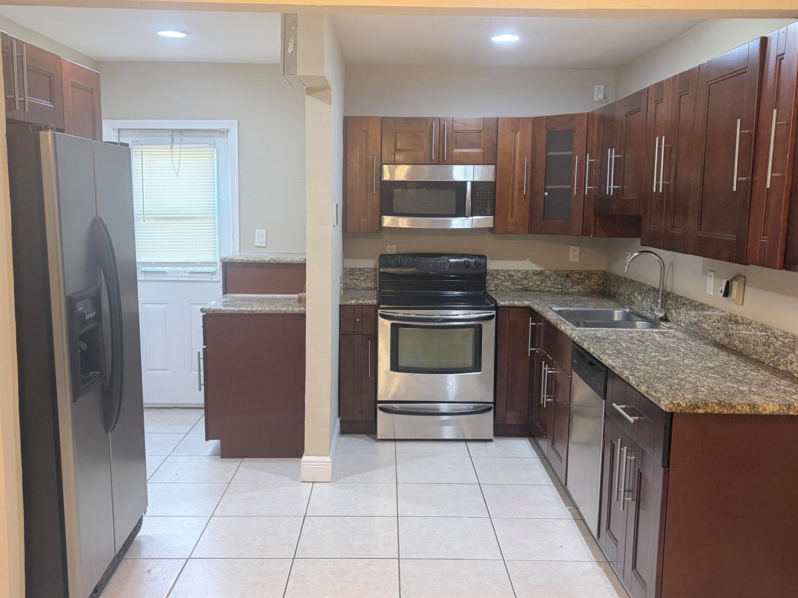 7302 WESTWOOD Drive, Tamarac, FL 33321 — zdjęcie 4