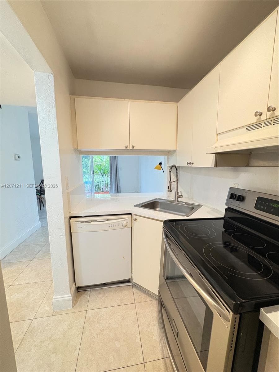 7403 SW 82nd St # 207N, Miami, FL 33143 — zdjęcie 3