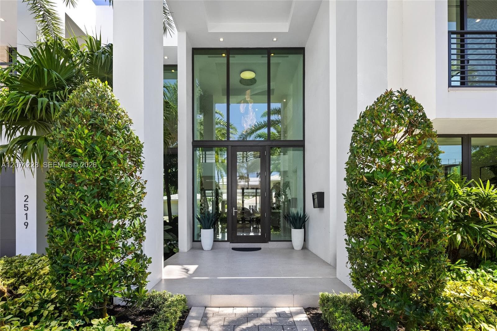 2519 Lucille Dr, Fort Lauderdale, FL 33316 — zdjęcie 4