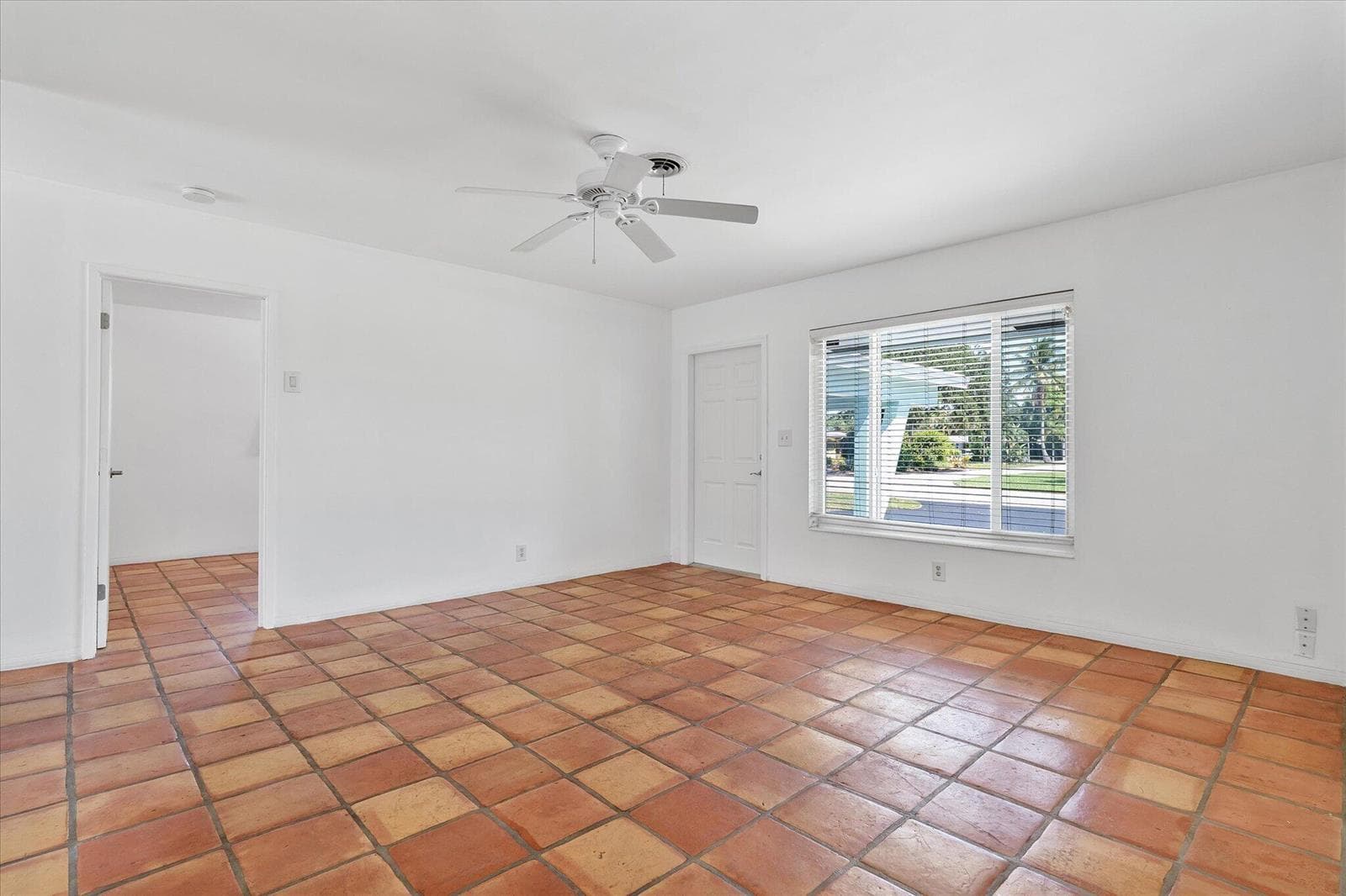 1400 NE 42nd Court, Oakland Park, FL 33334 — zdjęcie 5