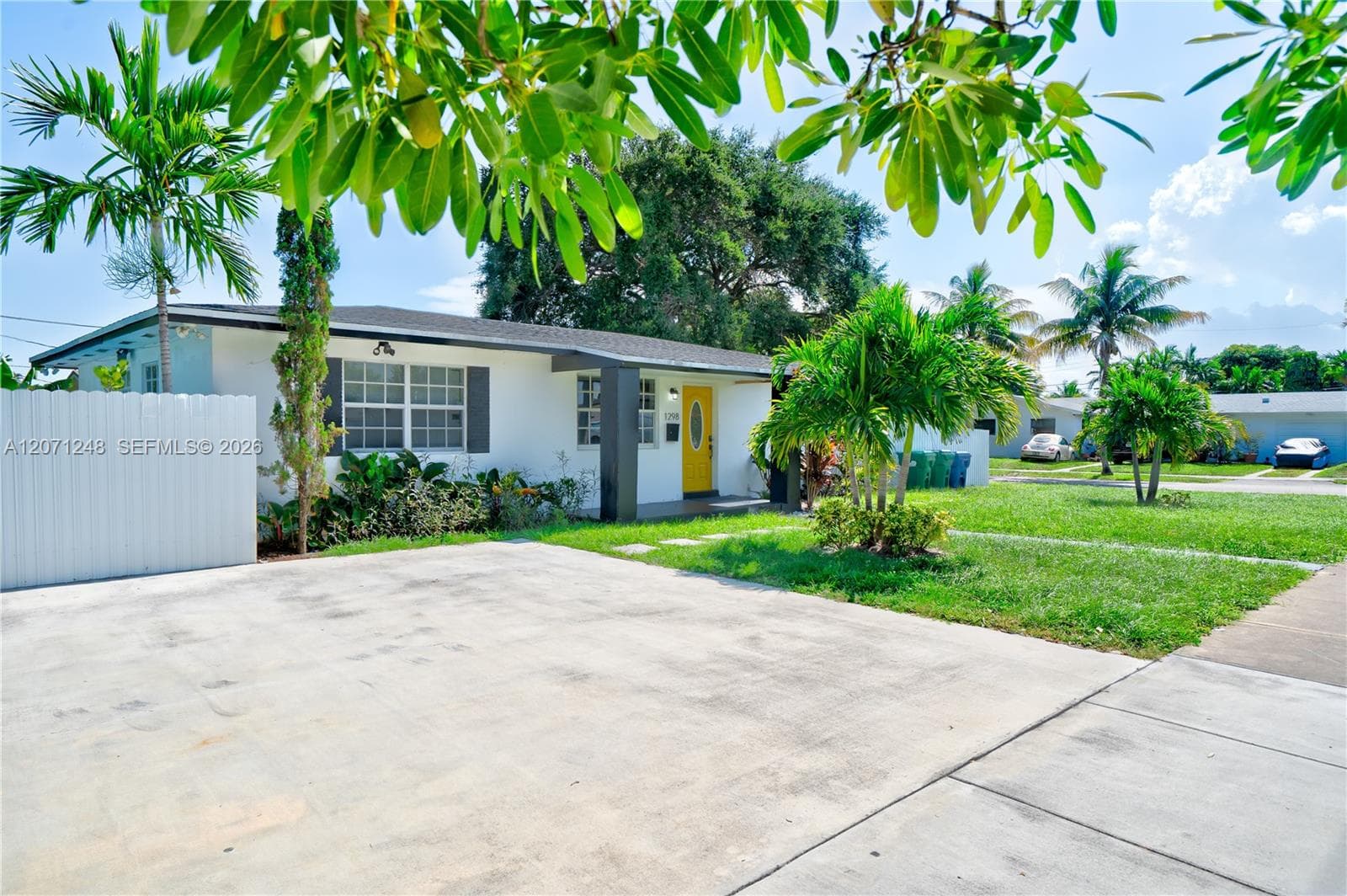 1298 NE 199th St, Miami, FL 33179 — zdjęcie 2
