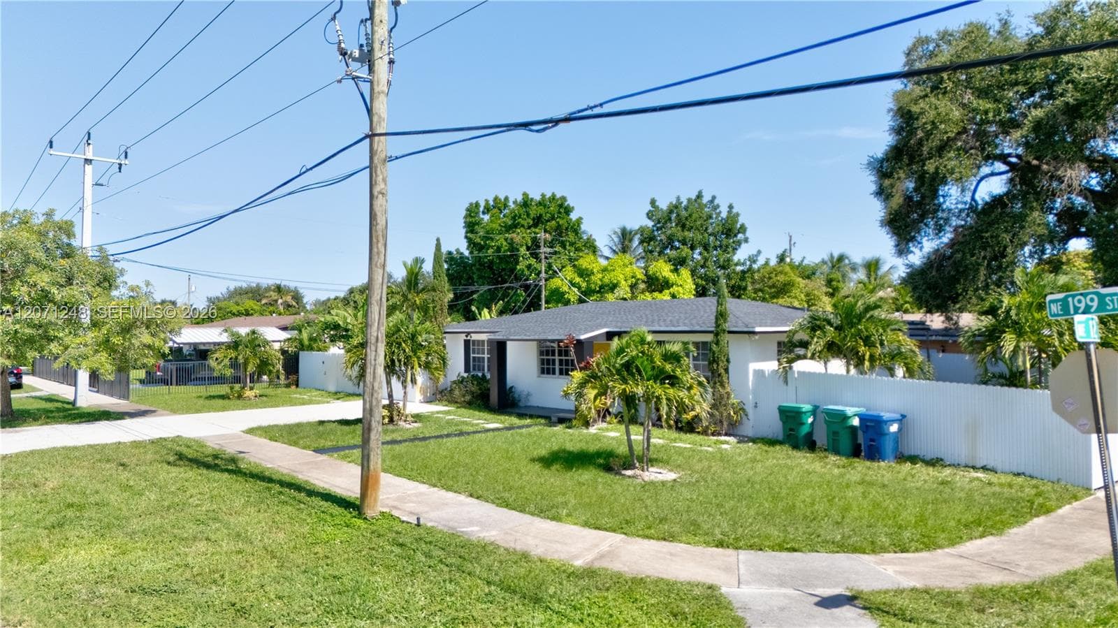 1298 NE 199th St, Miami, FL 33179 — zdjęcie 3