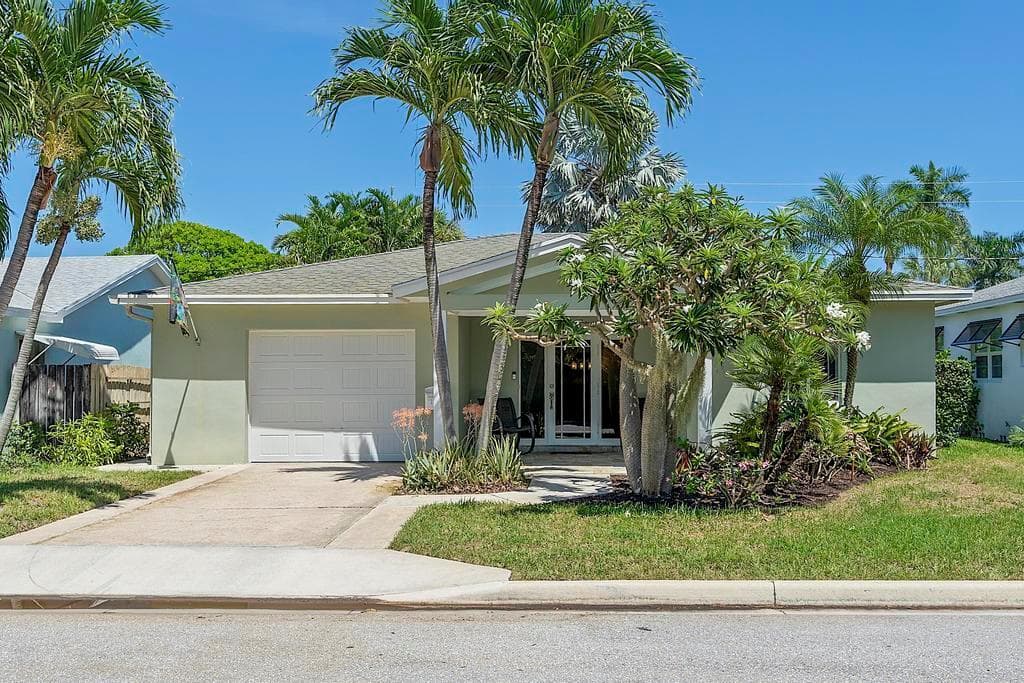 1106 N LAKESIDE Drive, FL 33460