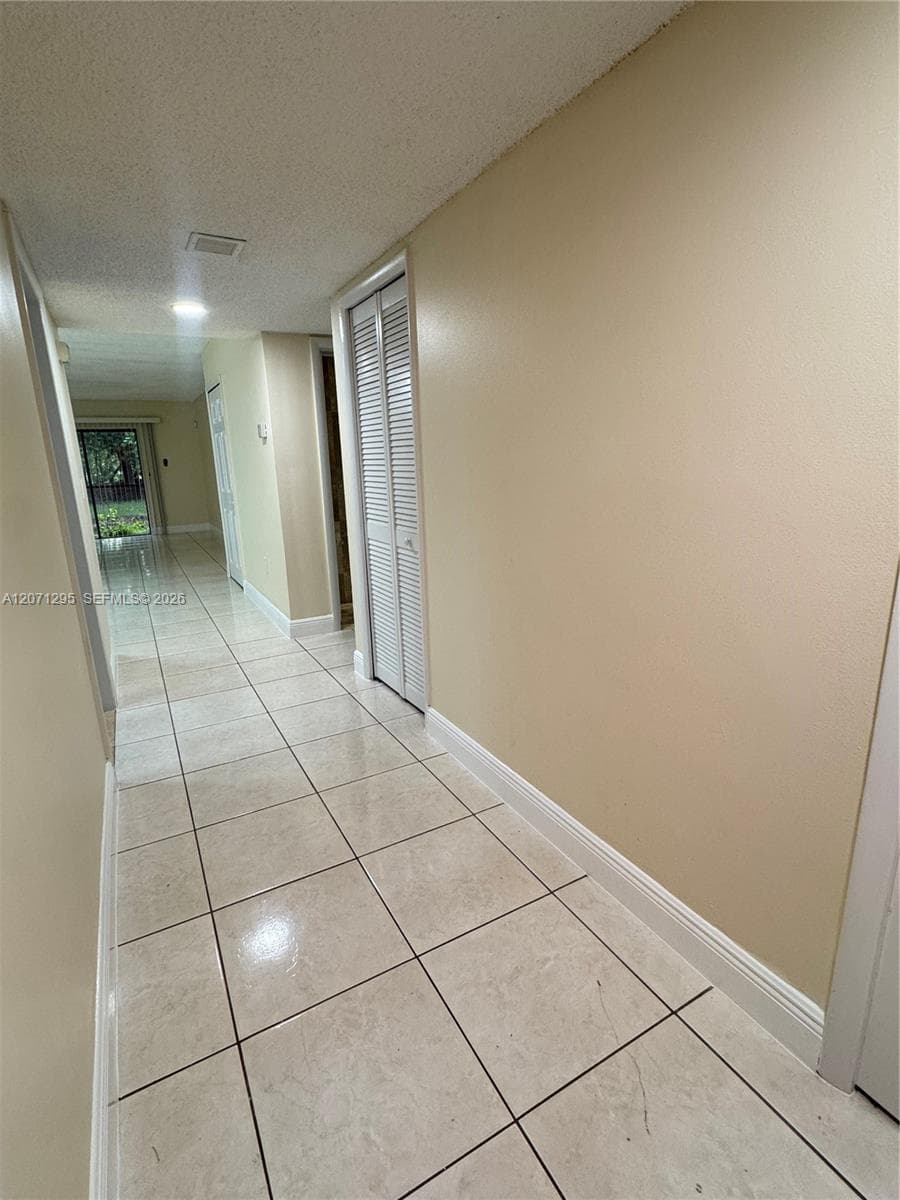 215 Lakeview Dr # 105, Weston, FL 33326 — zdjęcie 2