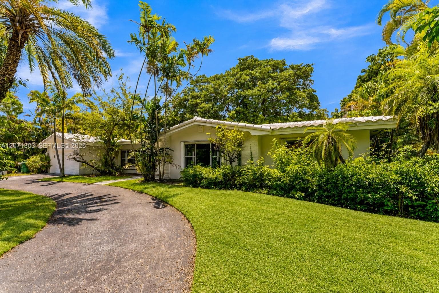 11890 SW 72nd Pl, Pinecrest, FL 33156