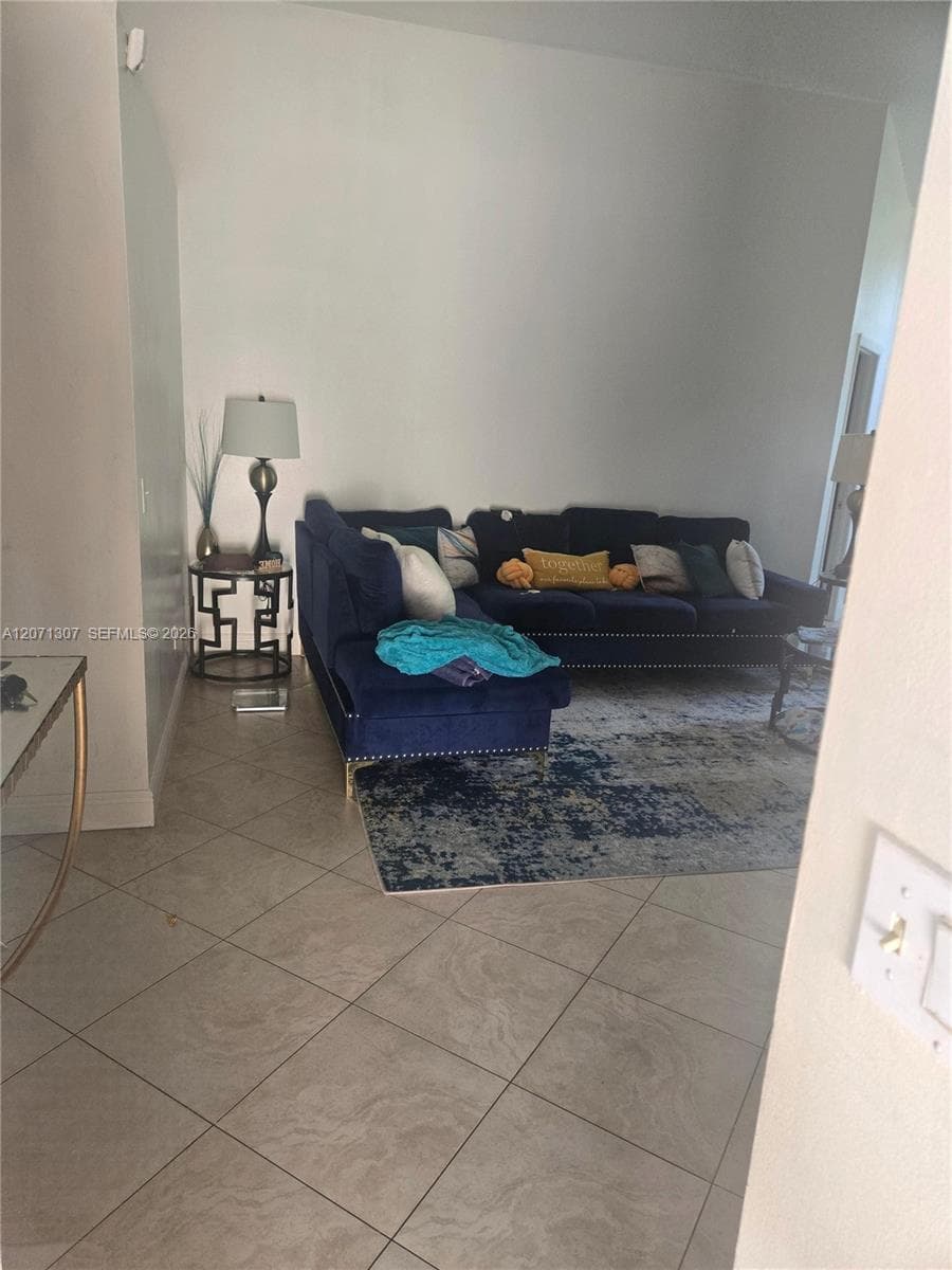 818 E Palm Run Dr, North Lauderdale, FL 33068 — zdjęcie 2