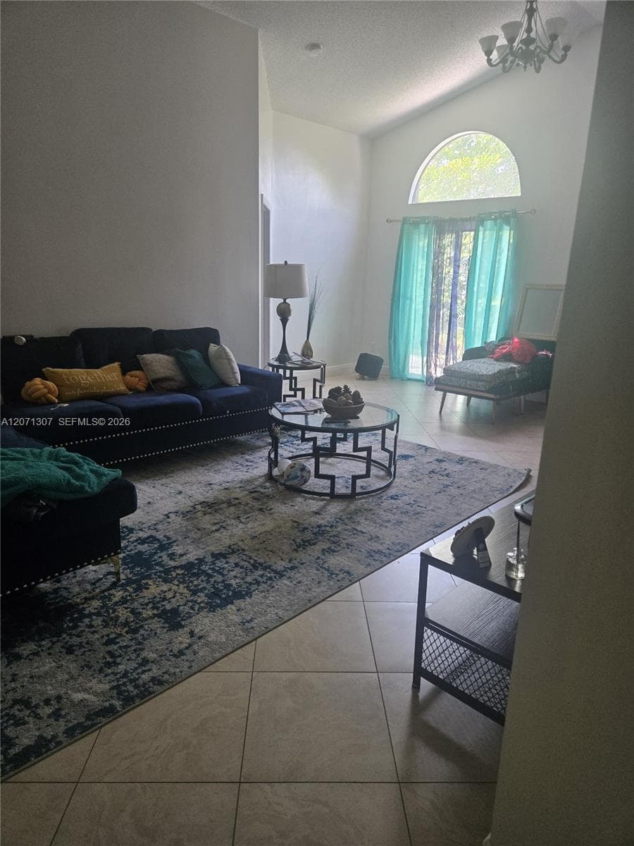 818 E Palm Run Dr, North Lauderdale, FL 33068