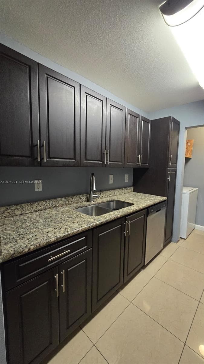 8787 NW 39th St, Sunrise, FL 33351 — zdjęcie 5