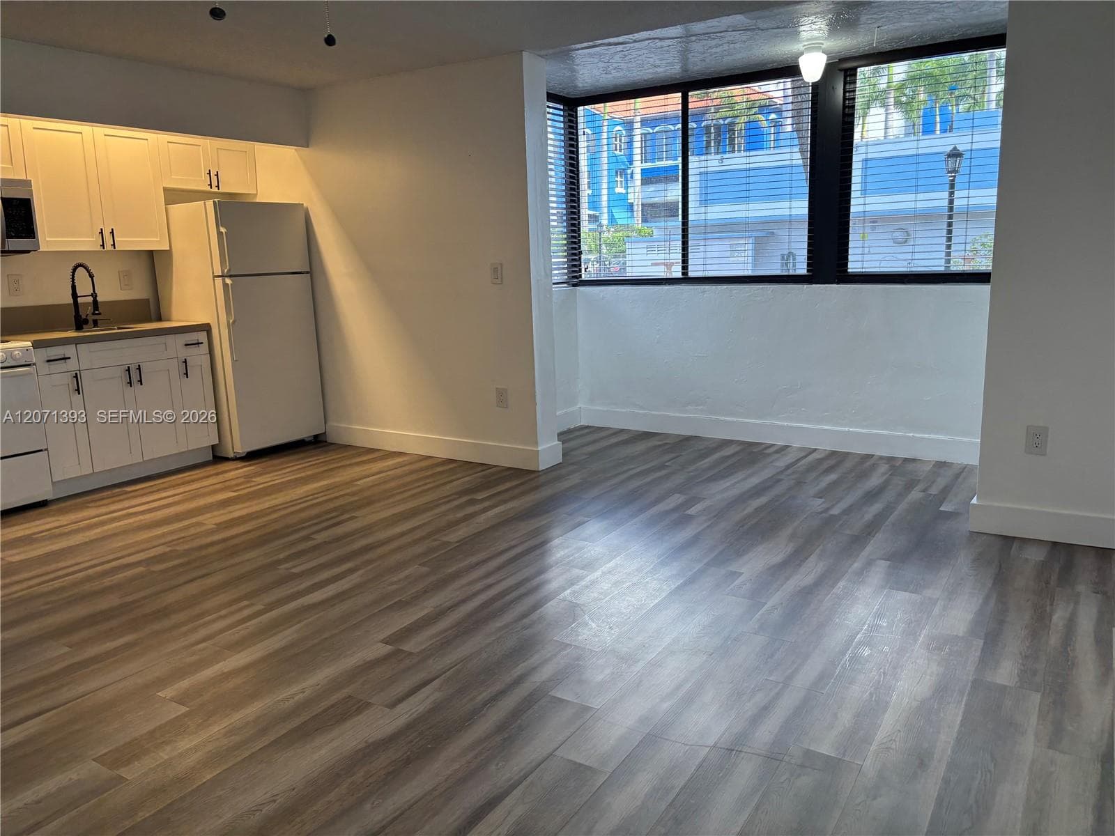 5033 NW 7th St # 101, Miami, FL 33126
