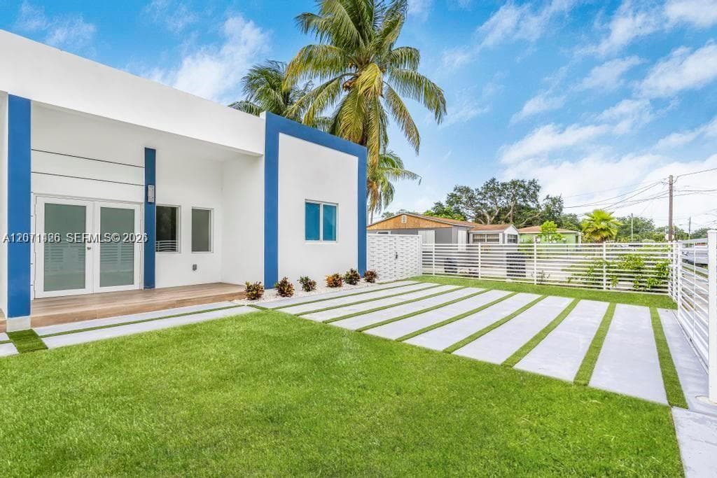 2419 NW 97th St, Miami, FL 33147 — zdjęcie 2