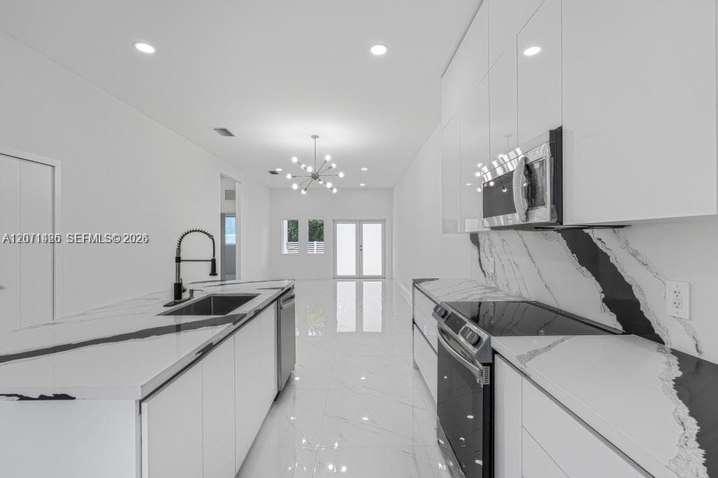 2419 NW 97th St, Miami, FL 33147 — zdjęcie 3