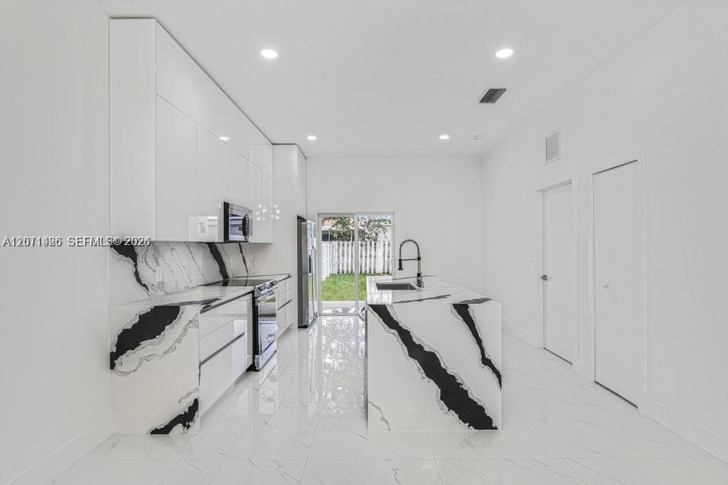 2419 NW 97th St, Miami, FL 33147 — zdjęcie 4