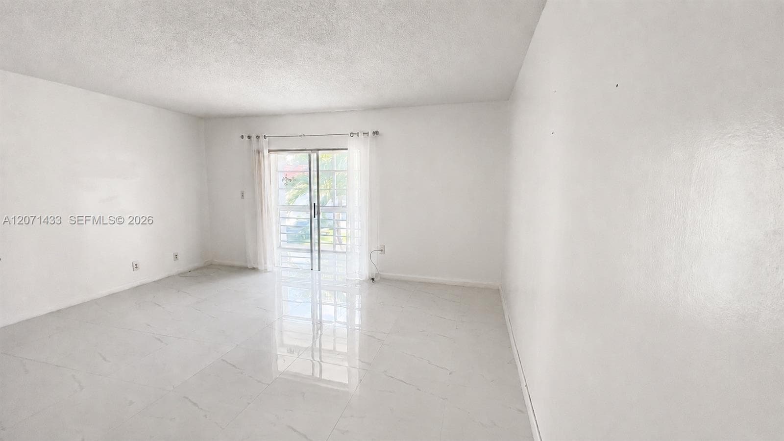 4881 NW 22nd St # B15, Lauderhill, FL 33313 — zdjęcie 4
