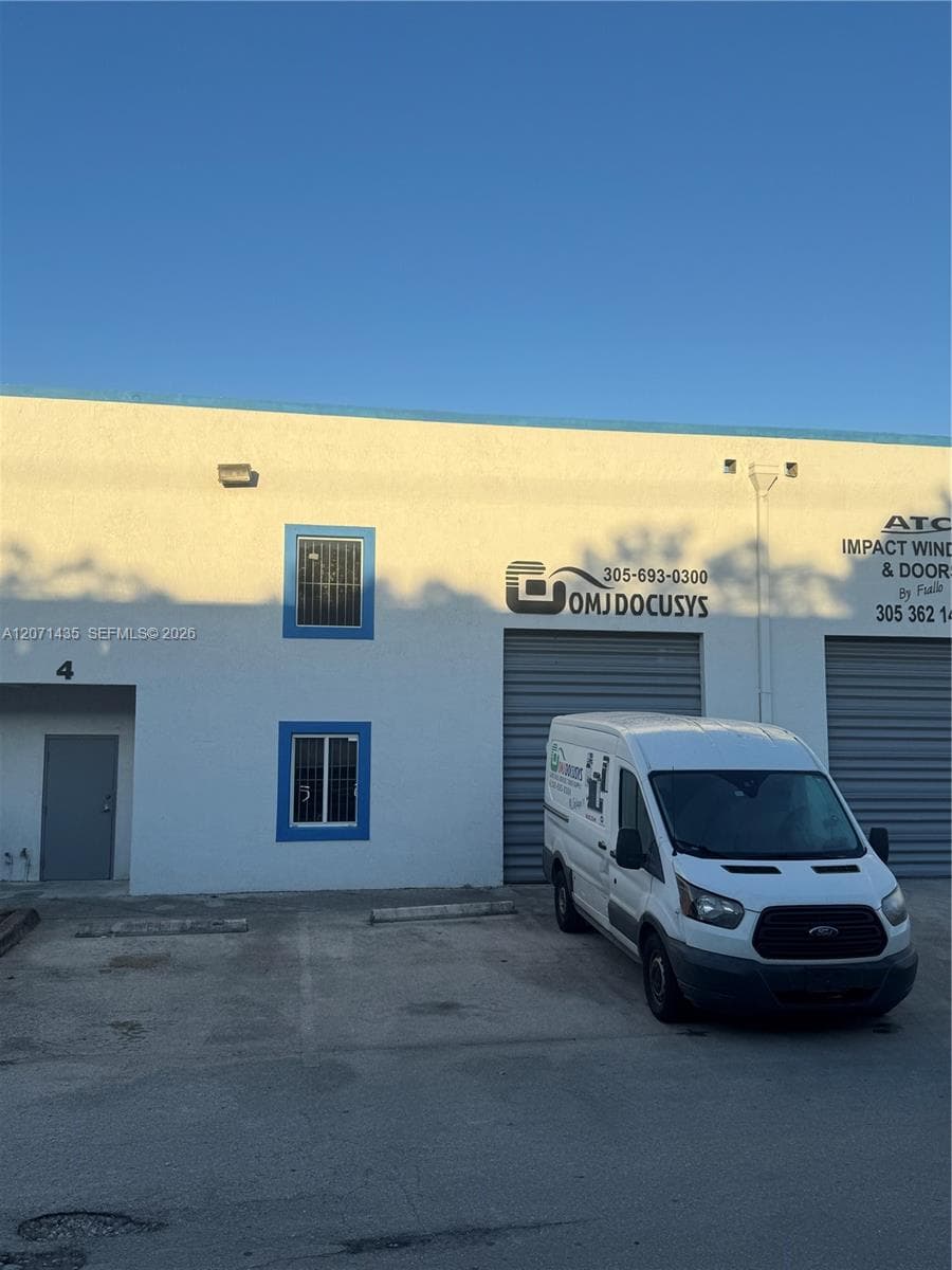 2219 W 80th St # E-4, Hialeah, FL 33016