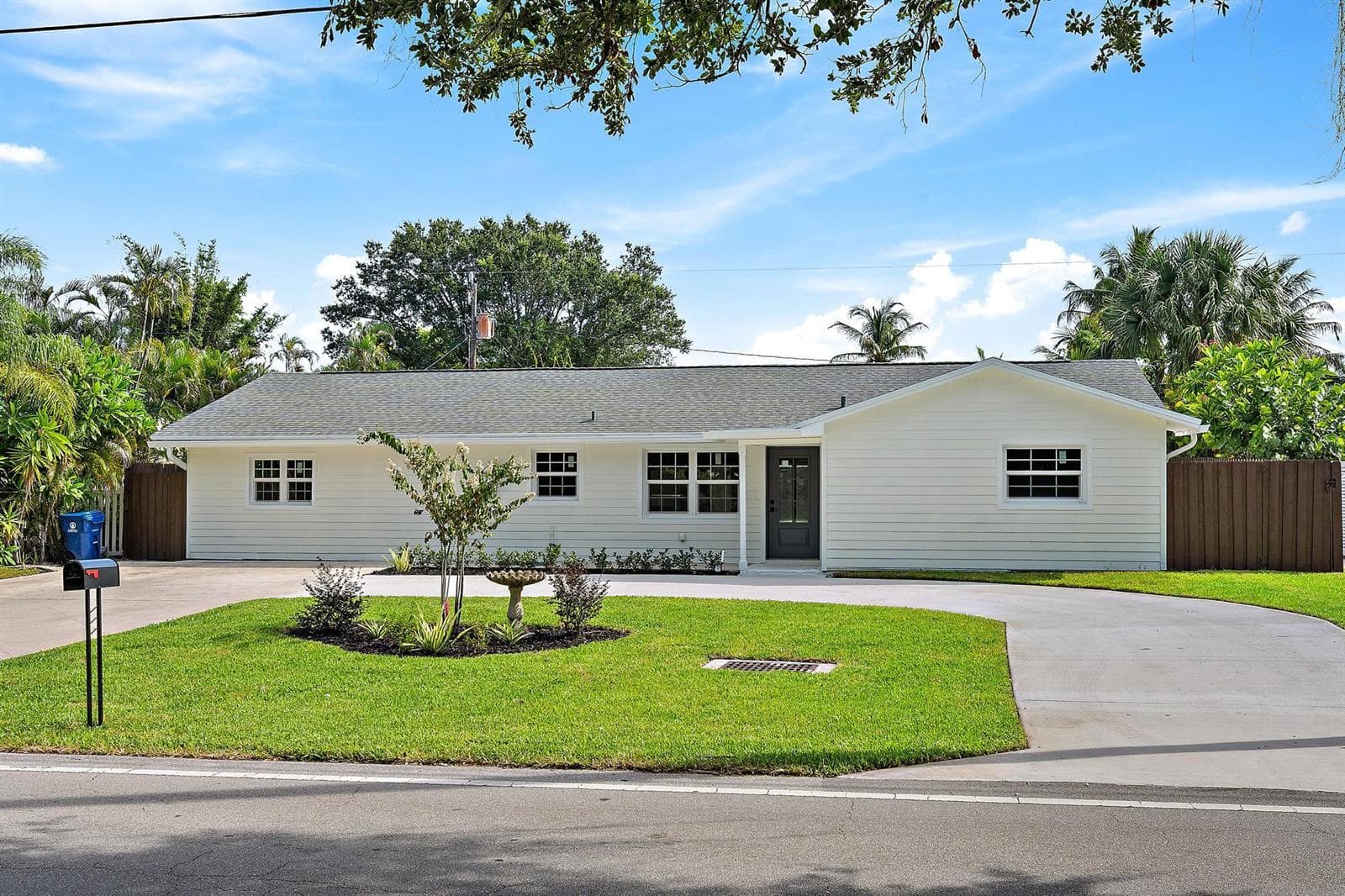 109 E RIVERSIDE Drive, Jupiter, FL 33469